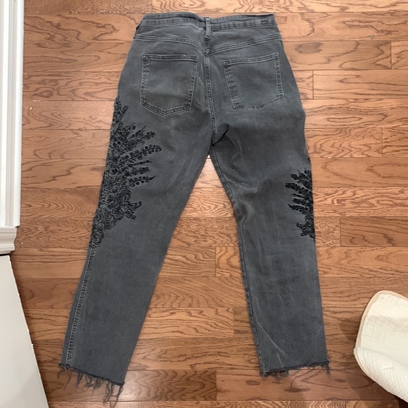 FREE PEOPLE JEANS Grey with Black Embroidery and relaxed boyfriend fit - Picture 5 of 6